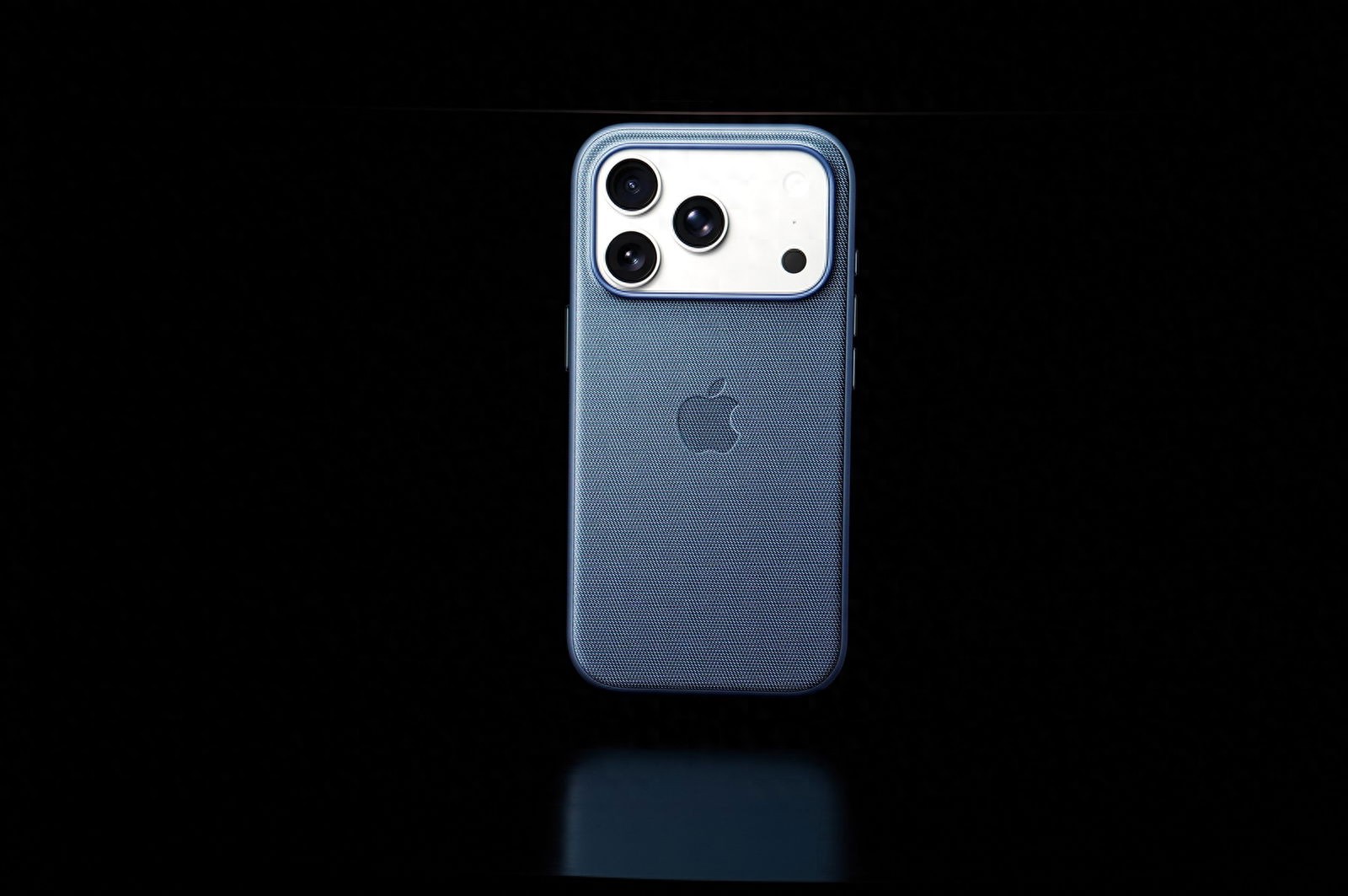iPhone 17 Pro Max手机壳卖749元