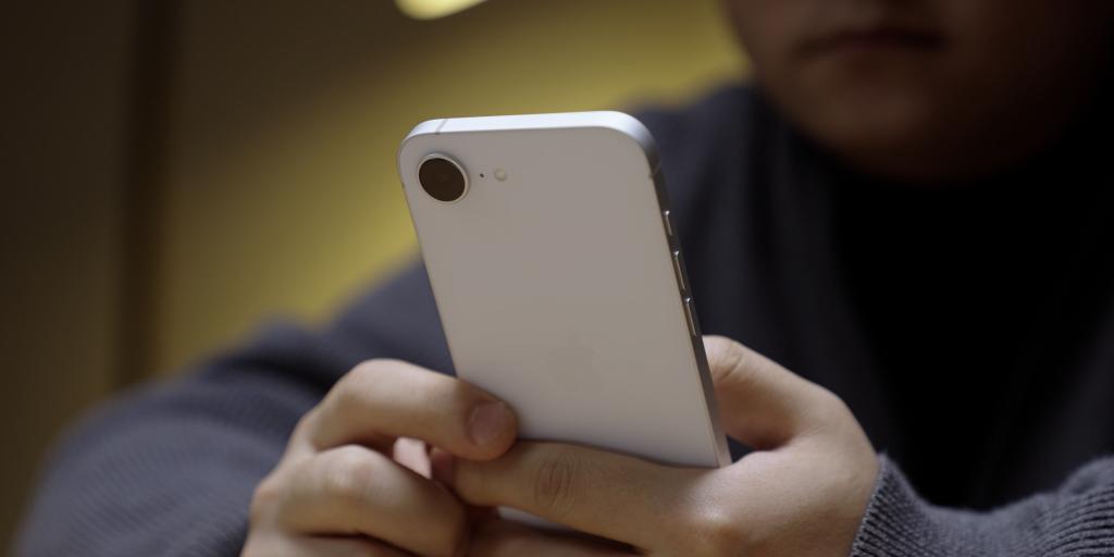 2026 年第一台新 iPhone:国补后不到 4000,但不推荐买